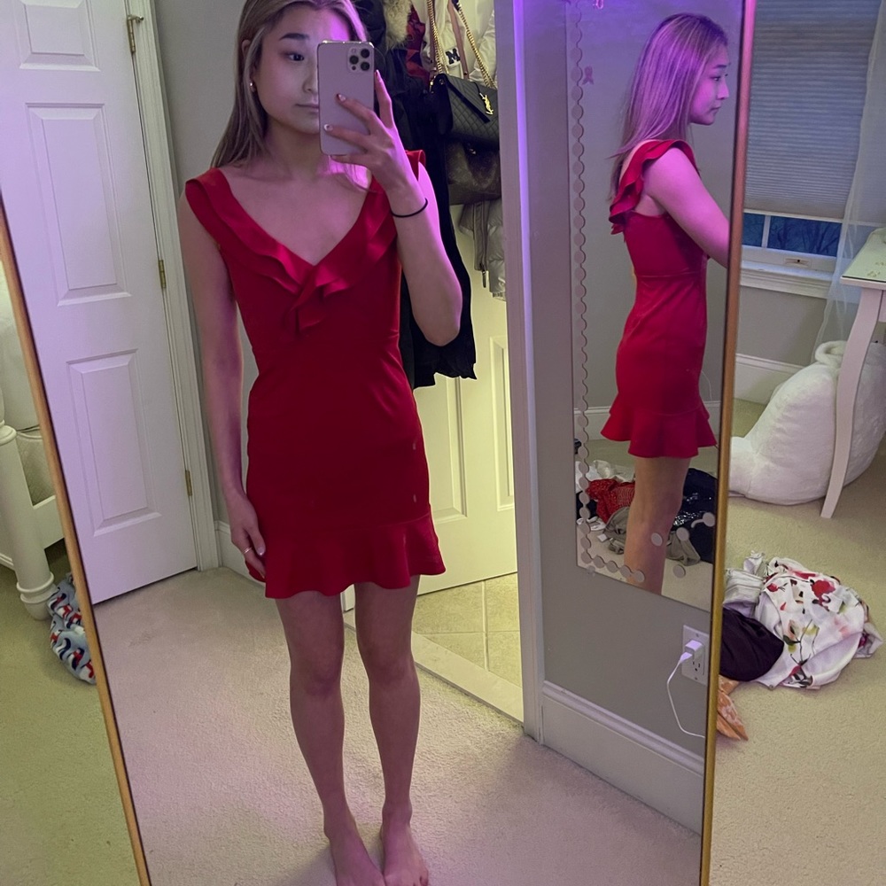 Red v-neck ruffle dress size S✨
